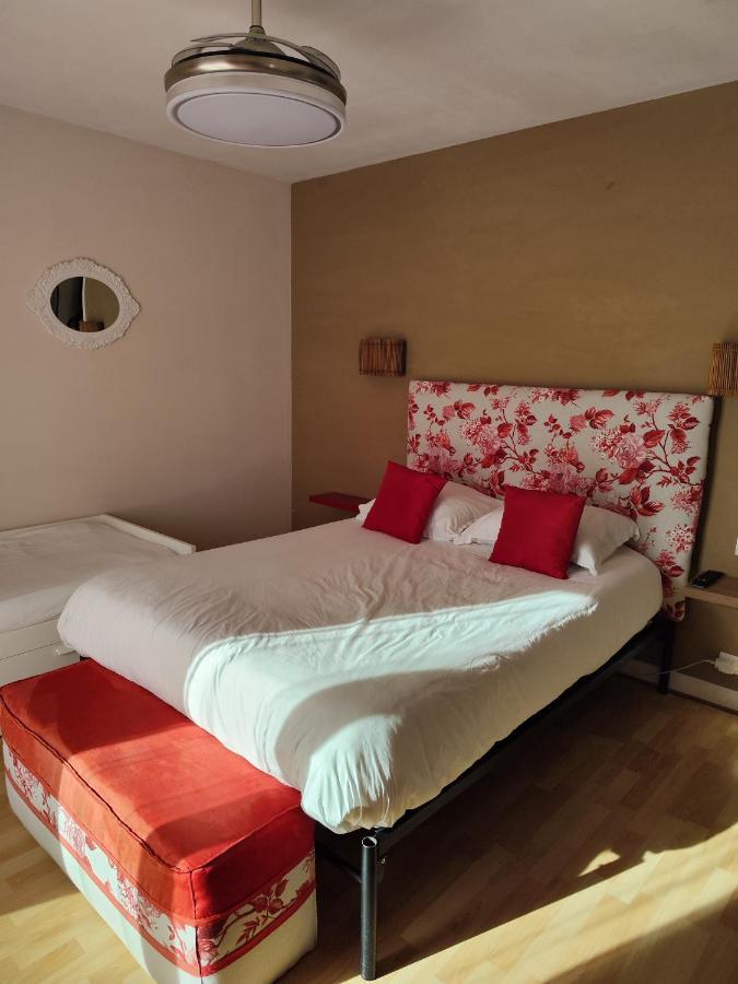Le Sporting Otel Beaumont-sur-Leze Oda fotoğraf